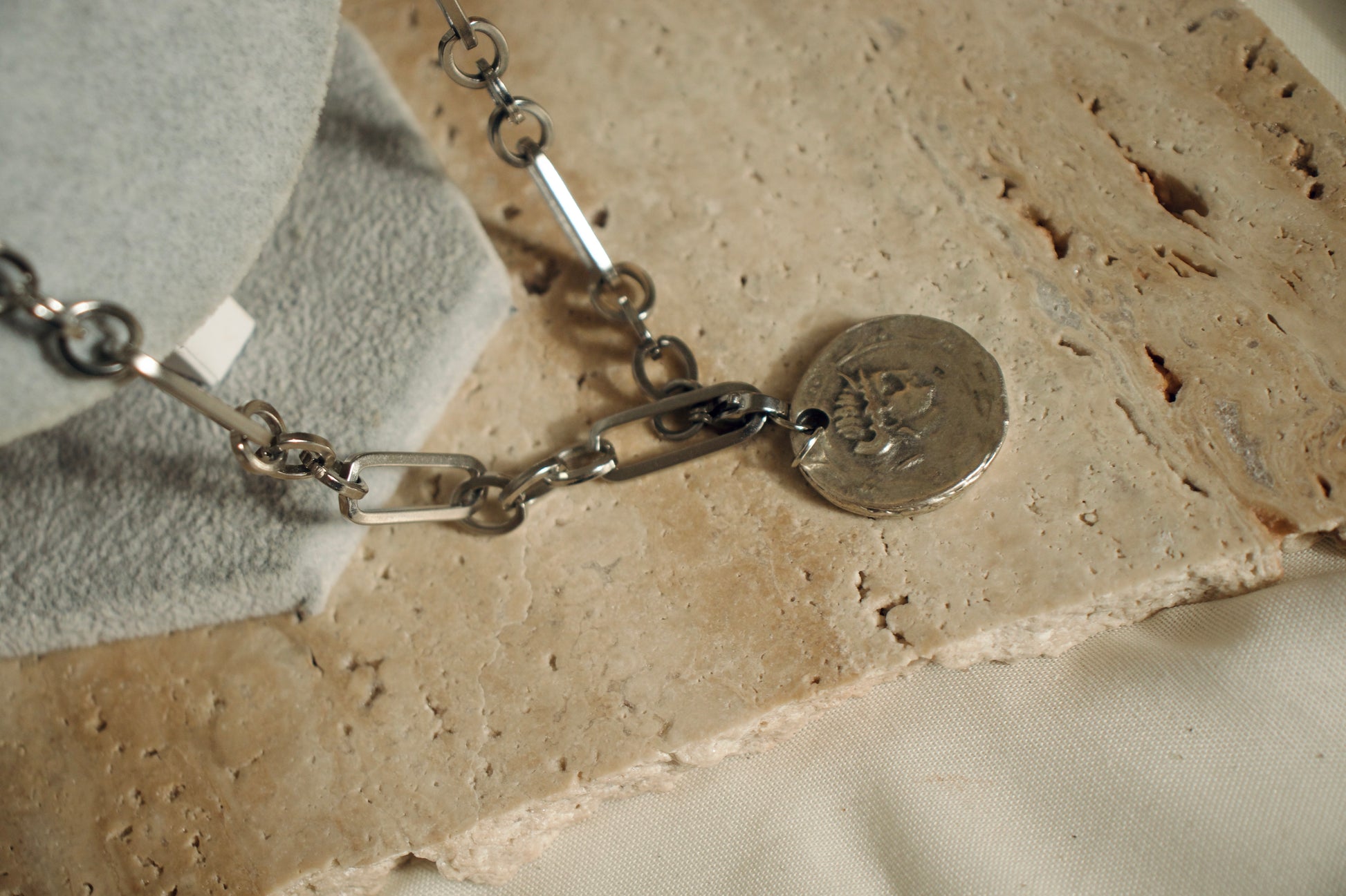 Chain ritual